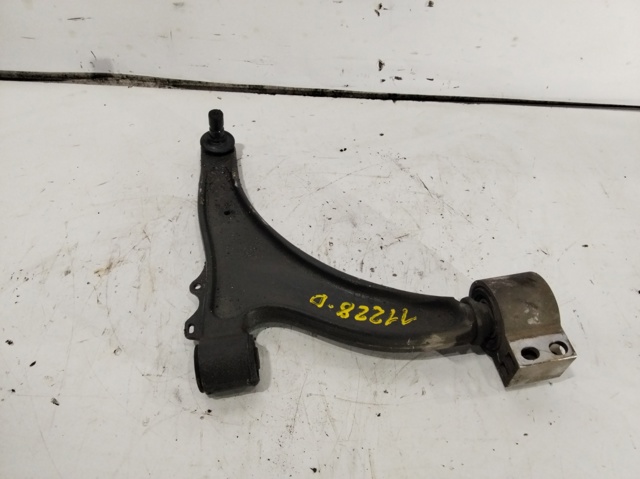 Brazo inferior derecho de la suspensión delantera 13318885 OPEL