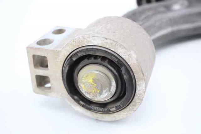 13334021 OPEL Buje delantero inferior del brazo de suspensión  comprar en Jaén