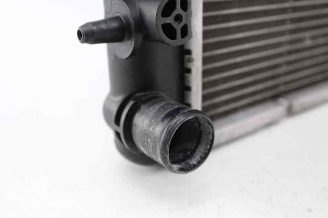 133374 PEUGEOT Radiador de refrigeración del motor  disponible Ourense
