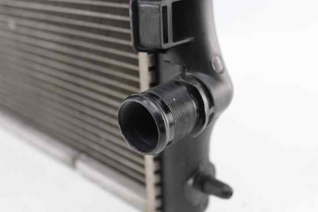 133374 Radiador de refrigeración del motor  disponible Utrera