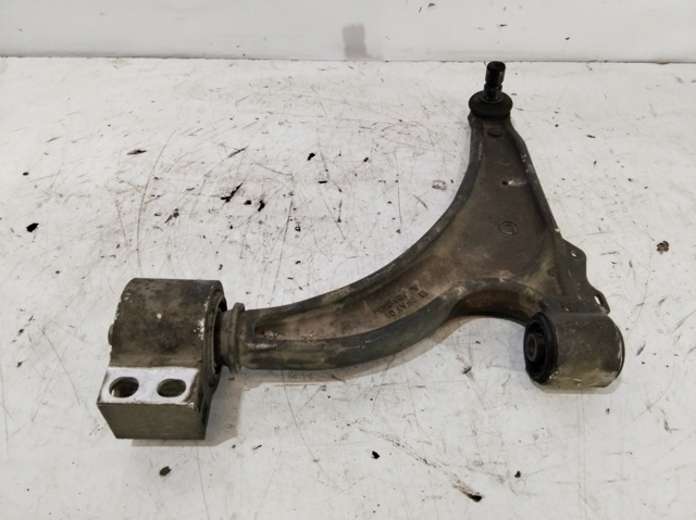 Brazo inferior izquierdo de la suspensión delantera 13401129 OPEL