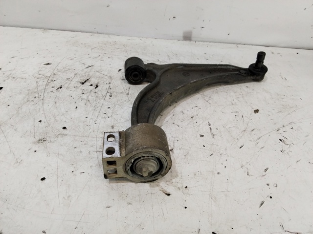 Brazo inferior derecho de la suspensión delantera 13401130 OPEL