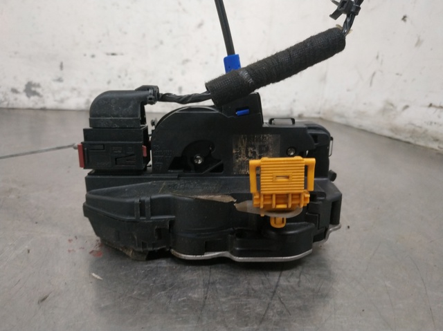 13579523 OPEL Cerradura de puerta delantera derecha  en stock Córdoba