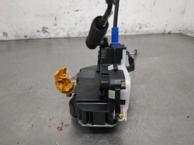 OPEL 13579523 Cerradura de puerta delantera derecha  en stock Salamanca