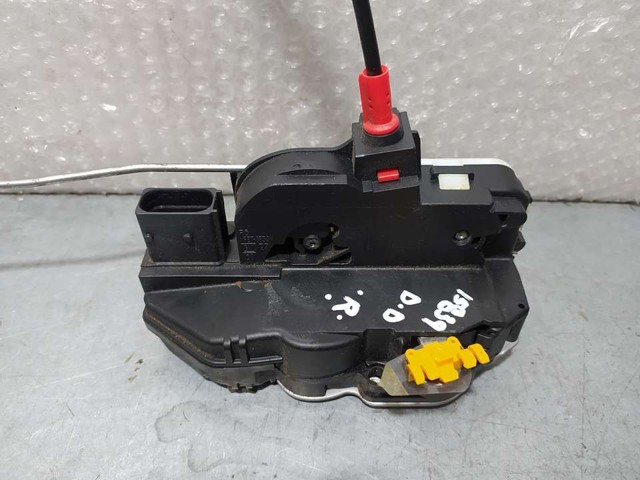 13579523 OPEL Cerradura de puerta delantera derecha  en stock Córdoba