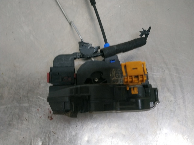 13579523 Cerradura de puerta delantera derecha  disponible Málaga