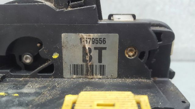 13579556 OPEL Cerradura de la puerta trasera derecha  en stock Córdoba