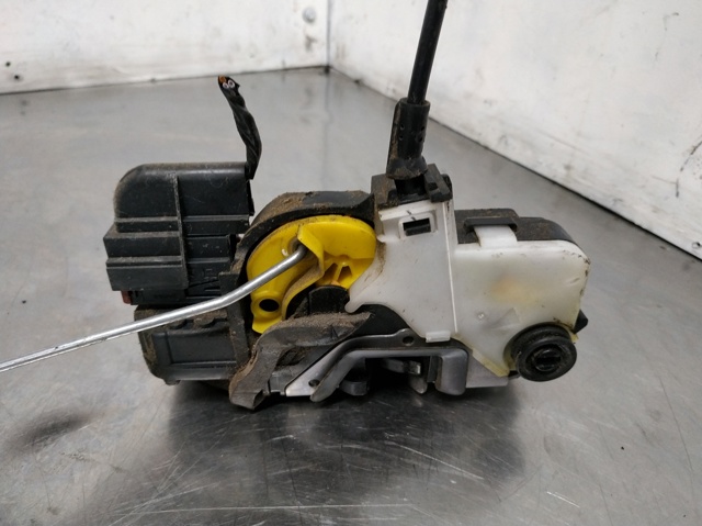 OPEL 13579557 Cerradura de puerta trasera izquierda  comprar en Ponferrada