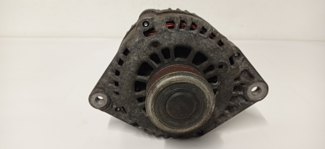 Alternador del motor 13579675 GM