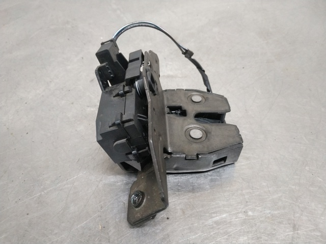 13587646 Cerradura de tapa de maletero  disponible Málaga