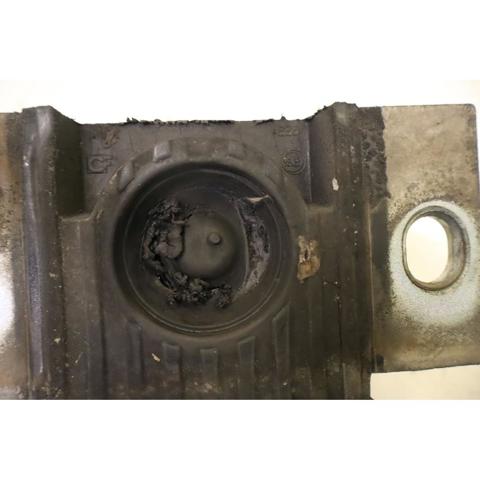 1363378080 Soporte izquierdo del motor  en stock Sabadell