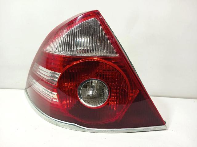 1371861 Piloto trasero izquierdo  en stock Sabadell