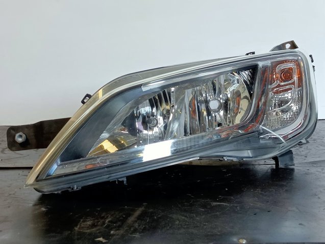 1374292080 Faro derecho  en stock Castellón