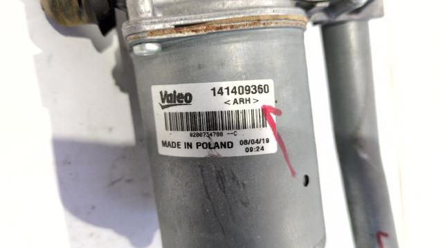 RENAULT 141409360 Motor del limpiaparabrisas  disponible España