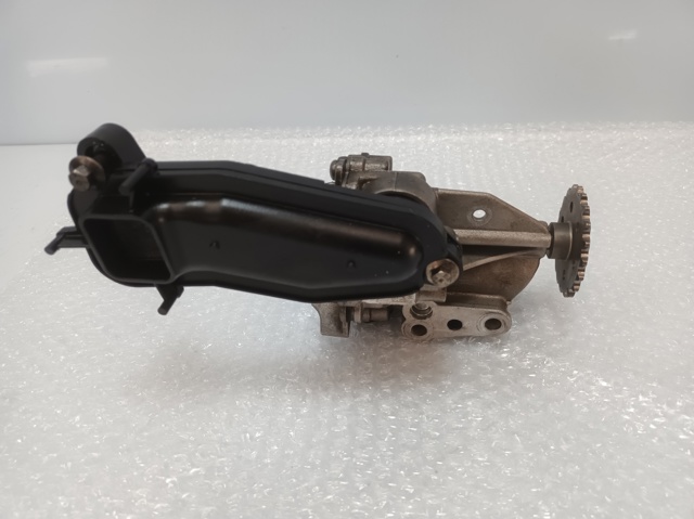 RENAULT 150009761R Bomba De Aceite  en stock Terrassa
