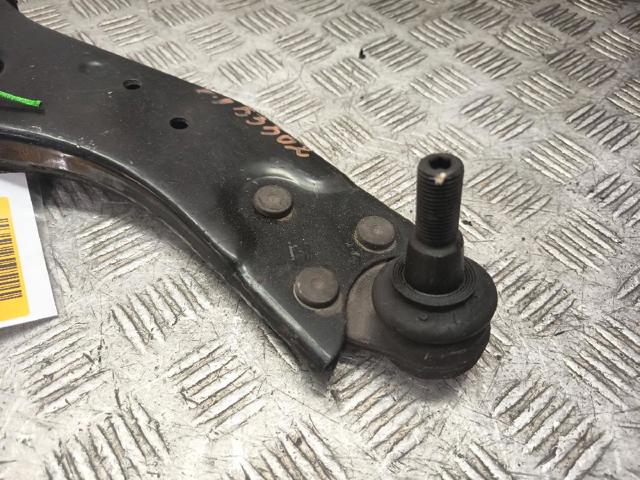 FORD 1570284 Brazo inferior derecho de la suspensión delantera  en stock Salamanca