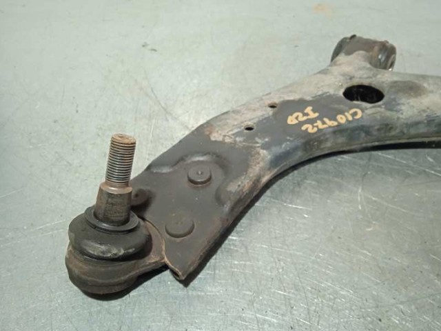 FORD 1570285 Brazo inferior izquierdo de la suspensión delantera  en stock Salamanca