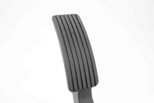 1600A102 Pedal del acelerador  en stock Castellón