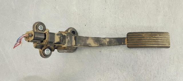 1600A102 MITSUBISHI Pedal del acelerador  en stock Gandía