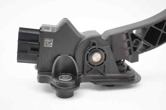 1600A102 Pedal del acelerador  en stock Granada