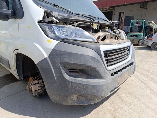 PEUGEOT 1611705180 Parachoques delantero, parte central  en stock Salamanca