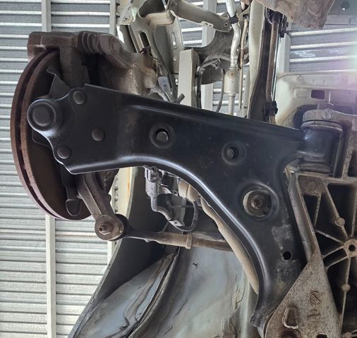 1618067480 PEUGEOT Brazo inferior derecho de la suspensión delantera  en stock Gandía