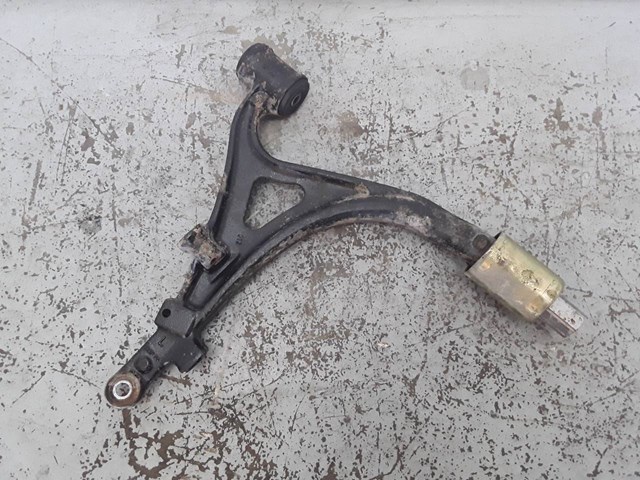 1633330001 MERCEDES Brazo superior izquierdo de la suspensión delantera  en stock Córdoba