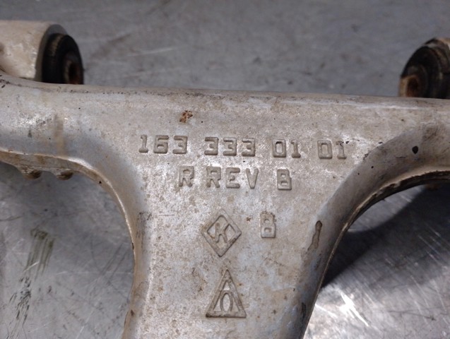 1633330101 Brazo superior derecho de la suspensión delantera comprar Girona