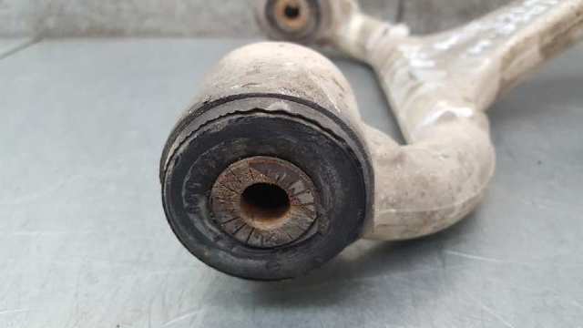 1633330101 MERCEDES Brazo superior derecho de la suspensión delantera  en stock Gandía