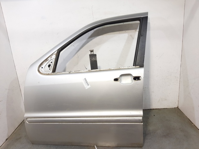 Puerta delantera izquierda 1667200105 Mercedes