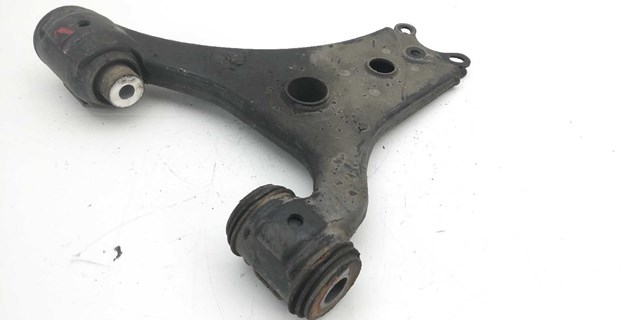 Brazo inferior derecho de la suspensión delantera 1683302407 MERCEDES