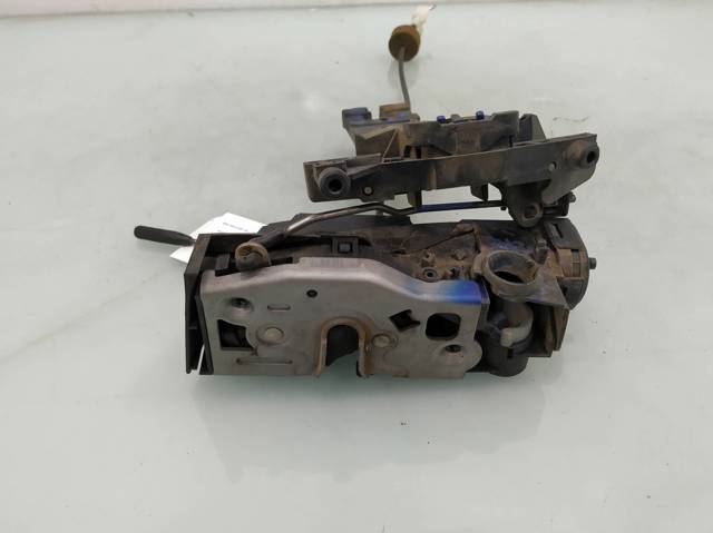 1687202235 MERCEDES Cerradura de puerta delantera derecha  en stock Gandía
