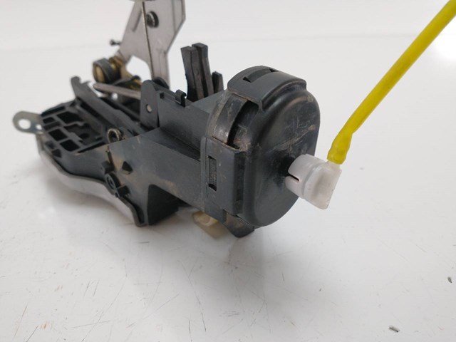1687202235 Cerradura de puerta delantera derecha  en stock Granada