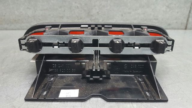 1688200056 MERCEDES Tercera luz de freno  en stock Huelva