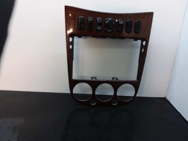 1688203610 MERCEDES Bloque de botones de la consola central  disponible Alicante