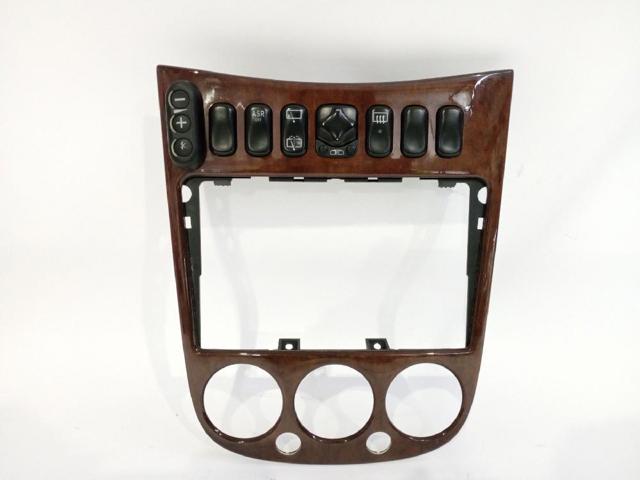 1688203610 MERCEDES Bloque de botones de la consola central  en stock Córdoba