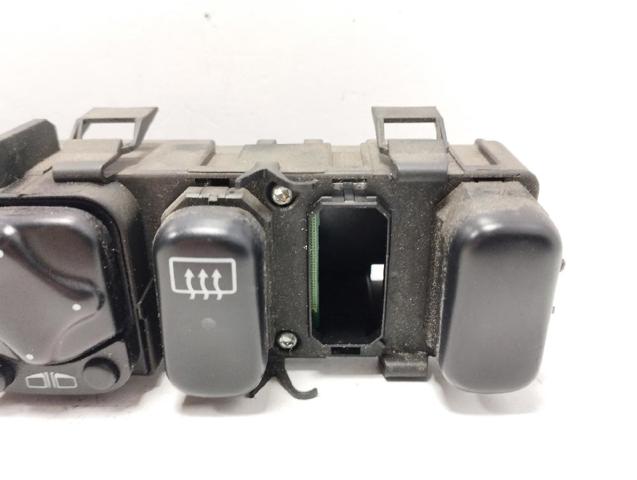 1688203610 MERCEDES Bloque de botones de la consola central  disponible Vigo