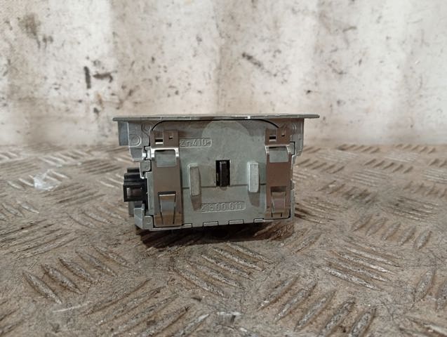 1695452932 Mercedes