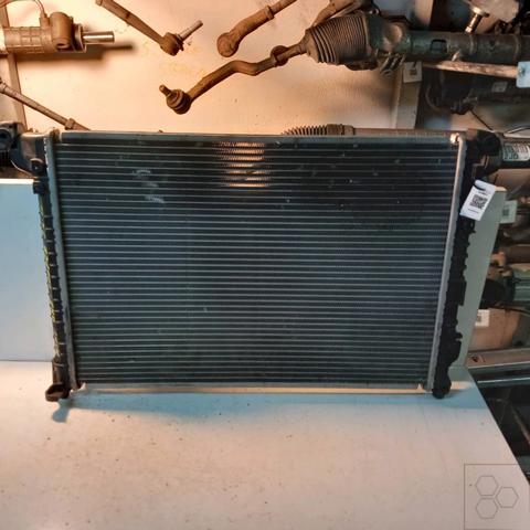 17117570489 Radiador de refrigeración del motor  disponible Utrera