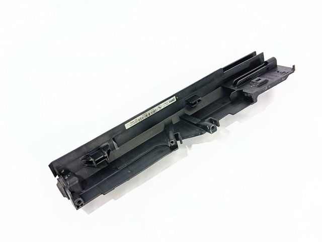 Soporte izquierdo del radiador 17117600536 BMW