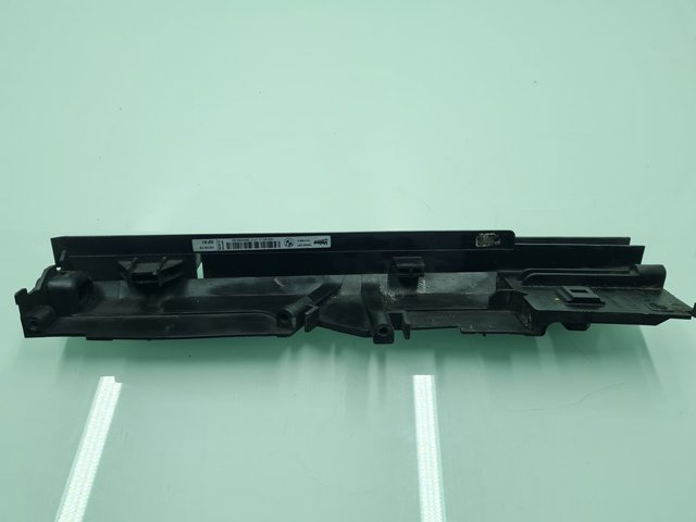 Soporte izquierdo del radiador 17117600536 BMW