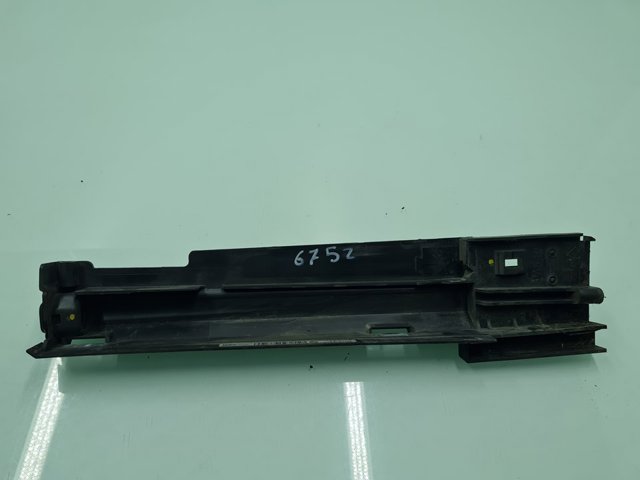 Soporte derecho del radiador 17117600537 BMW