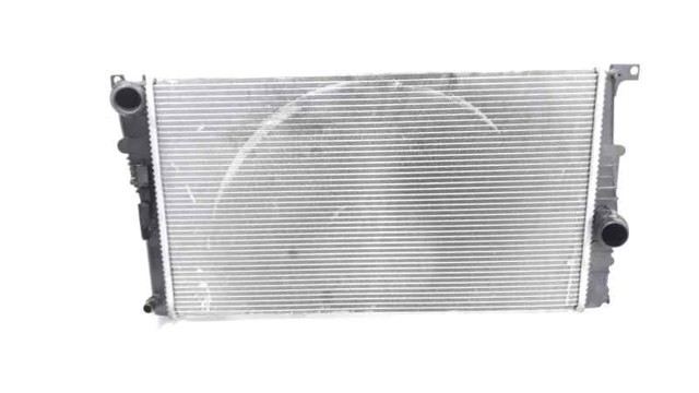 17118672102 Radiador de refrigeración del motor  disponible Utrera