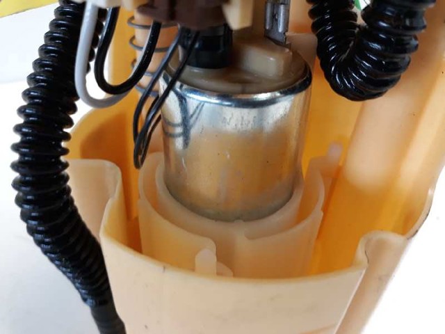 172026119R RENAULT Bomba de gasolina comprar Madrid