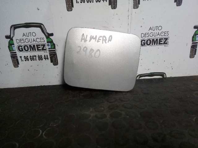 Boca de llenado del depósito de combustible 172215M300 NISSAN