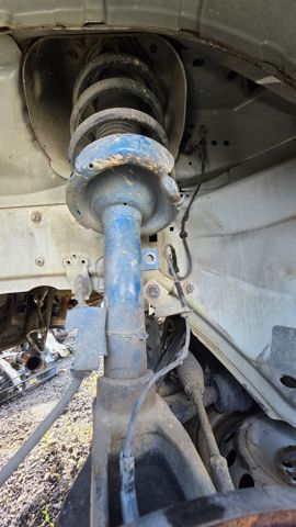 1723324 FORD Brazo inferior izquierdo de la suspensión delantera  disponible Vigo