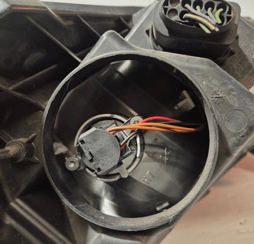 FORD 1734615 Faro derecho  en stock Salamanca