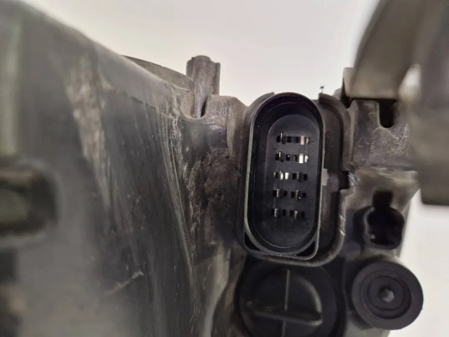 1744971 Faro derecho  comprar en Reus
