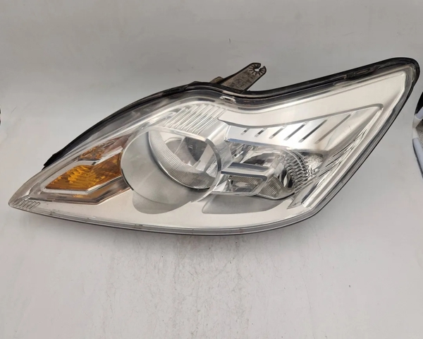 1744977 Faro izquierdo  disponible Utrera