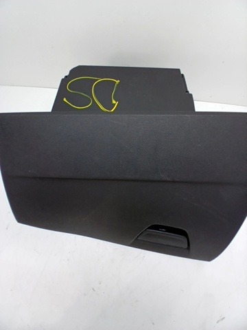 Guantera para Ford Focus CB8